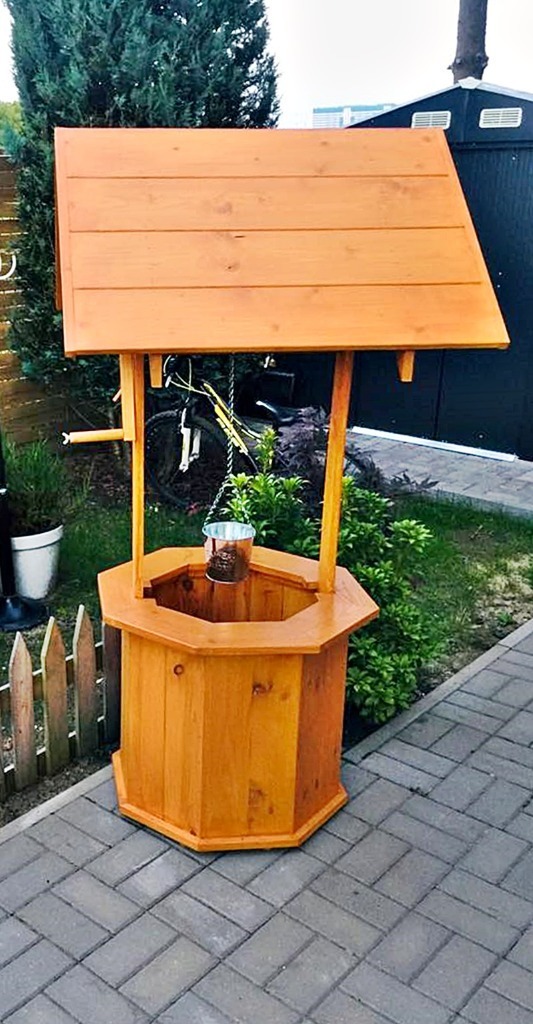 Ozdobna studnia ogrodowa z litego drewna – ręcznie robiona, naturalna - obrazek 2