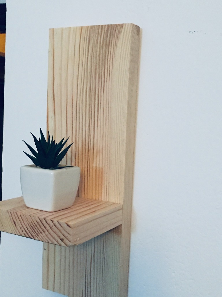 Minimalistyczna drewniana półka ścienna – lite drewno, ręczne wykonanie