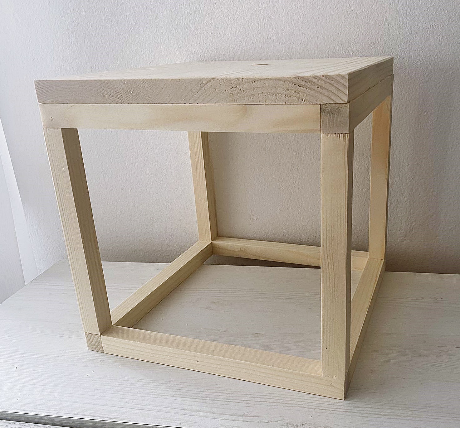 Drewniana podstawka pod kwiaty - elegancki kwietnik i doniczka dekoracyjna 25x25 cm - obrazek 3