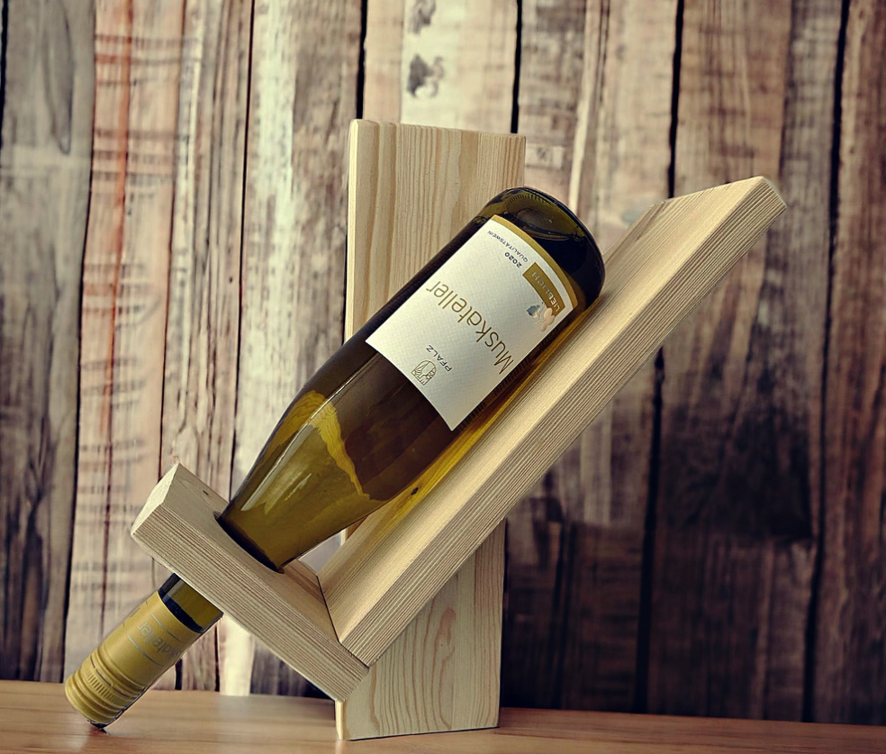 Drewniany stojak na wino - rustykalny wieszak na butelki do kuchni i baru