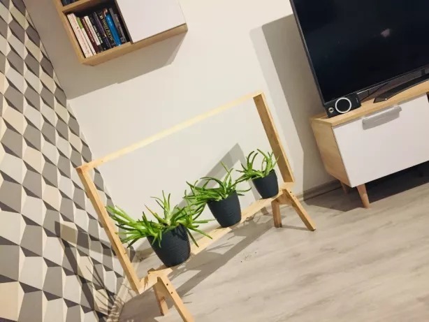 Duży drewniany kwietnik z litego drewna – stojak na kwiaty, półka ogrodowa - obrazek 4