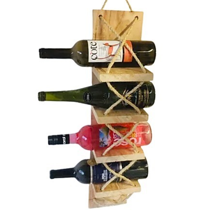 Drewniany stojak na wino – naturalny wieszak na butelki do kuchni - obrazek 4