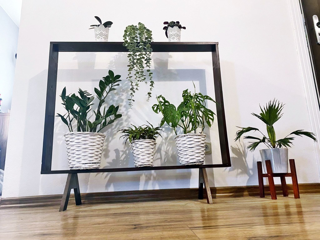 Duży drewniany kwietnik z litego drewna – stojak na kwiaty, półka ogrodowa - obrazek 5