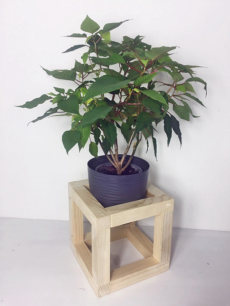 Industrialny stojak na doniczki – kwadratowa podstawka drewniana 25x25 cm - obrazek 5