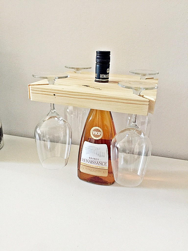 Drewniana półka na wino i kieliszki – naturalny stojak do kuchni i salonu - obrazek 2