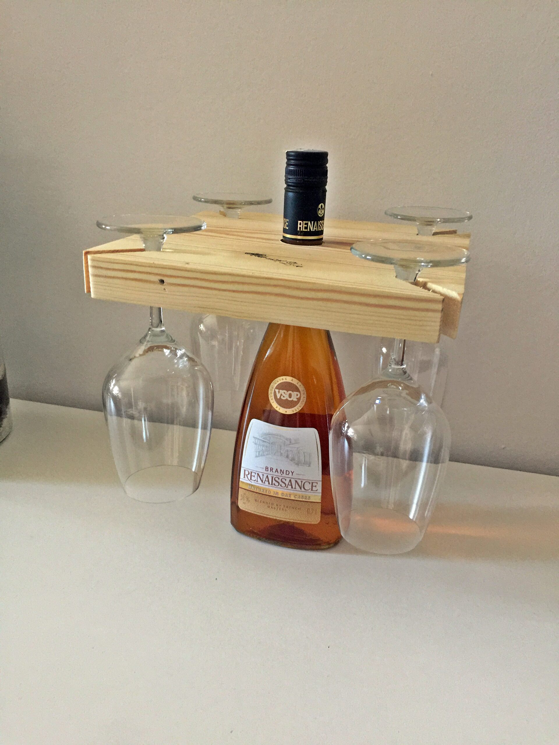 Drewniana półka na wino i kieliszki – naturalny stojak do kuchni i salonu - obrazek 10
