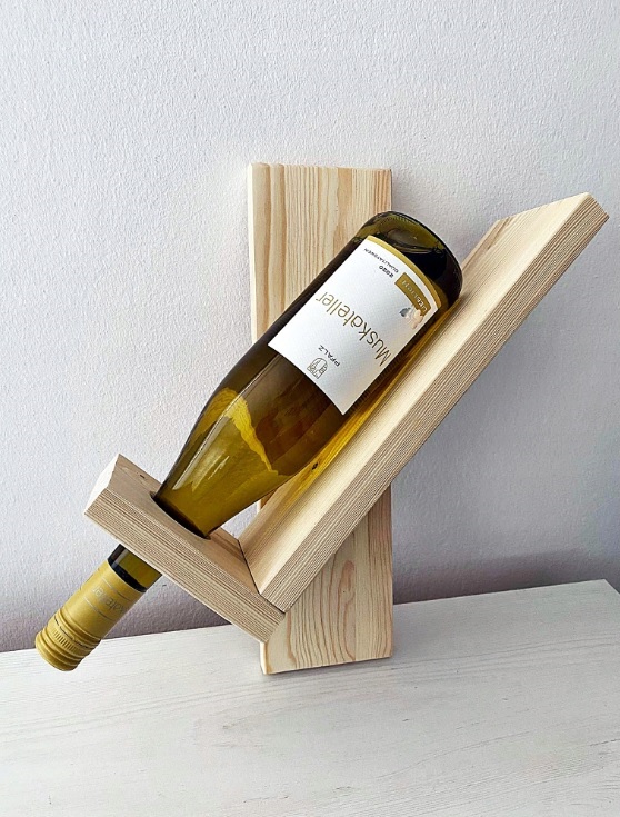 Drewniany stojak na wino - rustykalny wieszak na butelki do kuchni i baru - obrazek 2